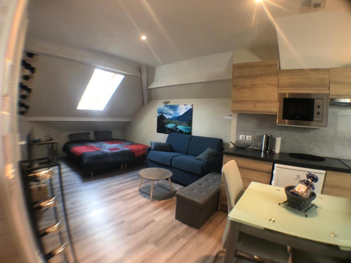 Au Bord Du Lac D'Annecy, Logement Type Loft, Dans Residence Avec Plage Et Ponton Privee ดูแอ็งต์ ภายนอก รูปภาพ